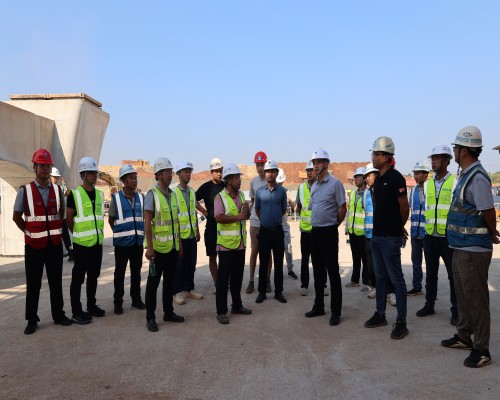 參建各方現(xiàn)場驗收橋梁工程箱梁首件(1).jpg 參建各方現(xiàn)場驗收橋梁工程箱梁首件(1).jpg